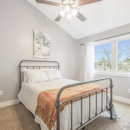 Cozy 2 Bed Townhome Near The Hospital Lafayette Εξωτερικό φωτογραφία