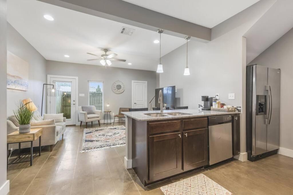 Cozy 2 Bed Townhome Near The Hospital Lafayette Εξωτερικό φωτογραφία