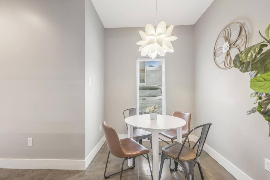 Cozy 2 Bed Townhome Near The Hospital Lafayette Εξωτερικό φωτογραφία