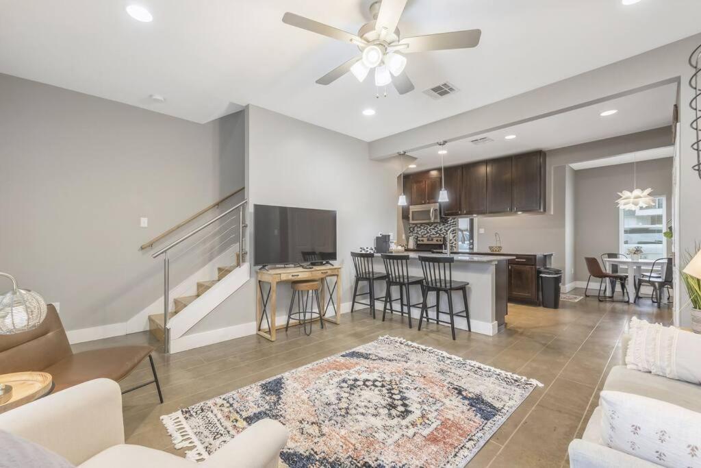 Cozy 2 Bed Townhome Near The Hospital Lafayette Εξωτερικό φωτογραφία