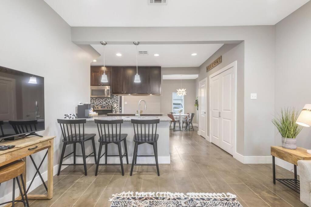 Cozy 2 Bed Townhome Near The Hospital Lafayette Εξωτερικό φωτογραφία