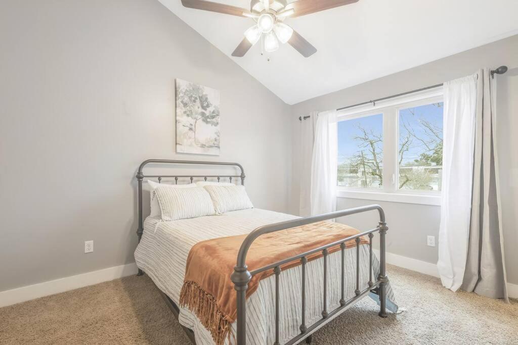 Cozy 2 Bed Townhome Near The Hospital Lafayette Εξωτερικό φωτογραφία